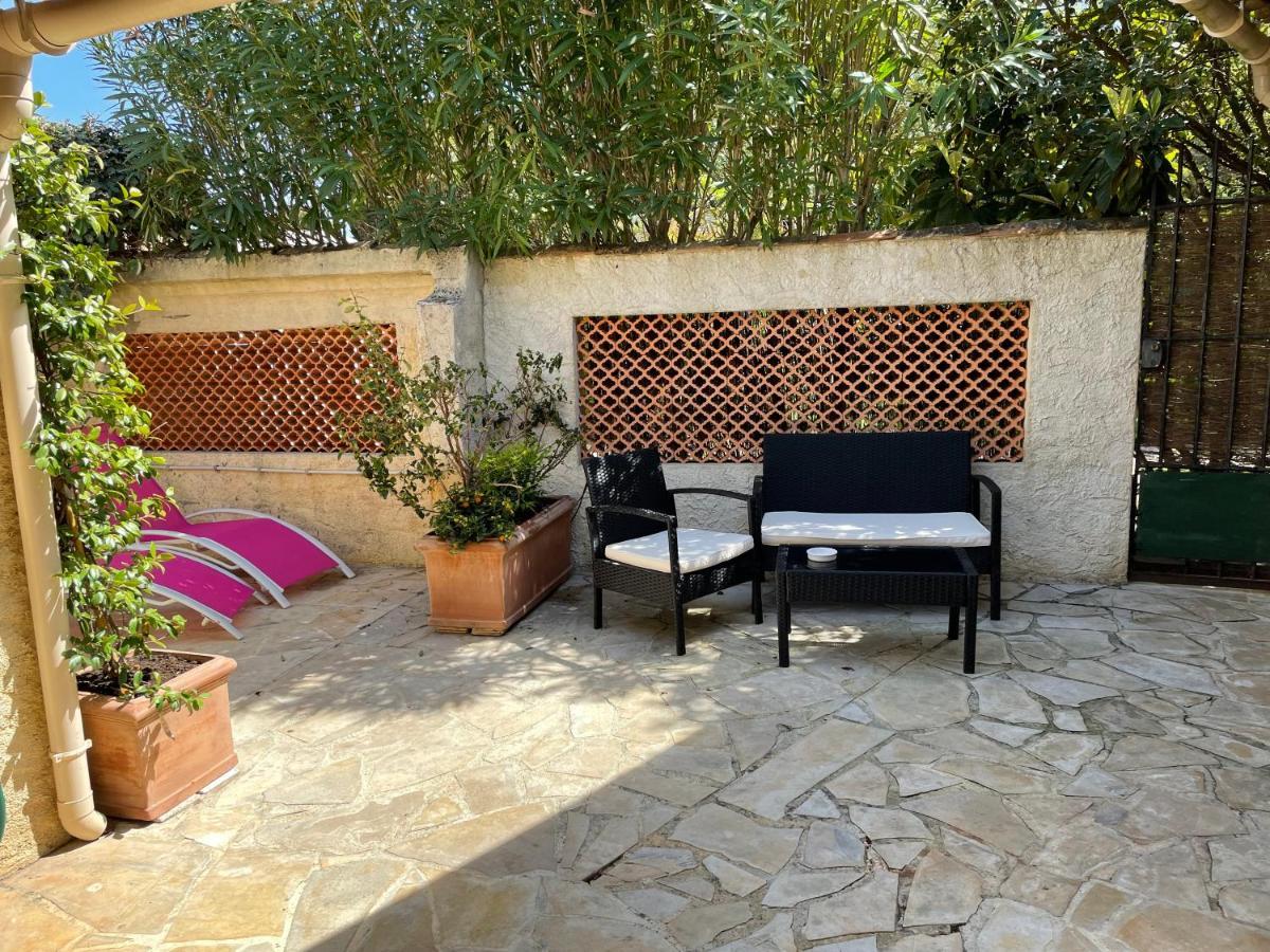 Maisonnette Au Calme Et Proche Mer Mandelieu-la-Napoule Exterior foto